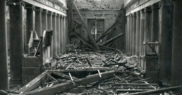 Museo di Roma, Interno di San Lorenzo Fuori le Mura dopo il bombardamento, 1943 (circa), gelatina bromuro d'argento.